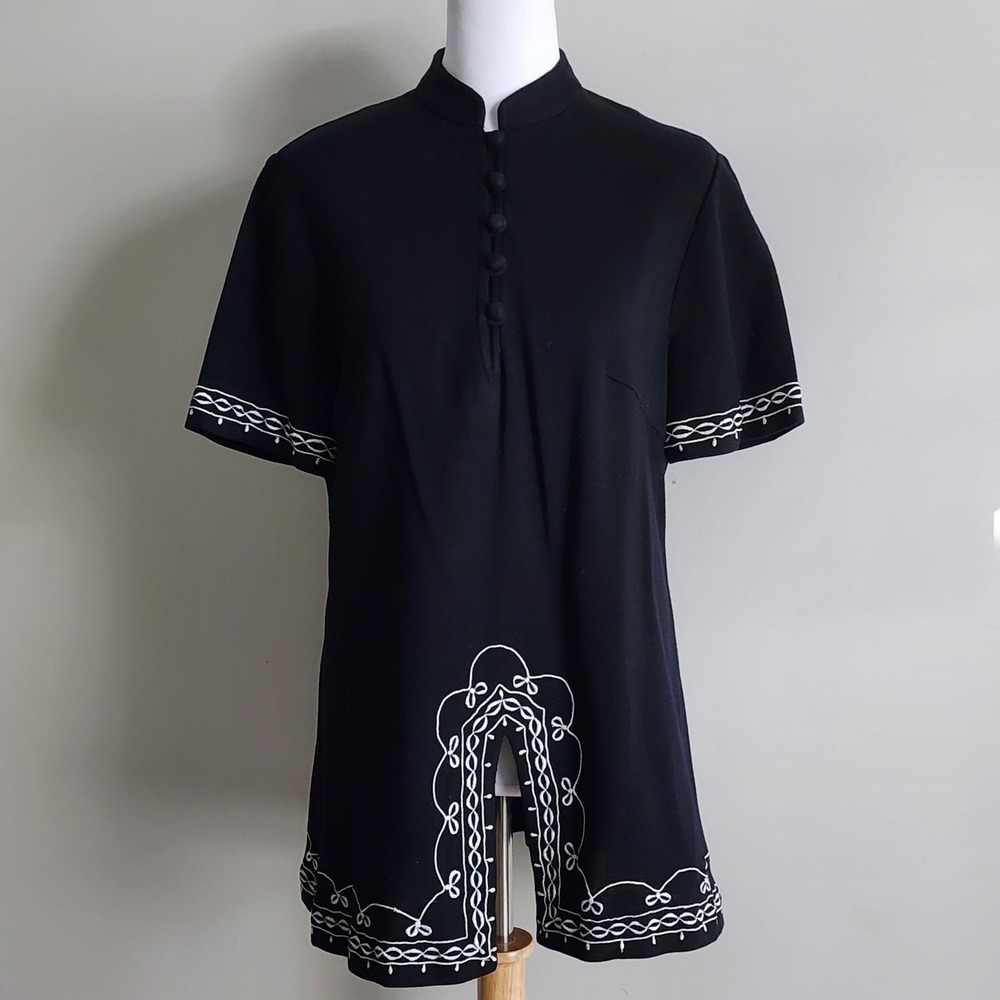 Tunic Top Womens Medium Black White Embroidered Mandarin Collar Ethnic Mod